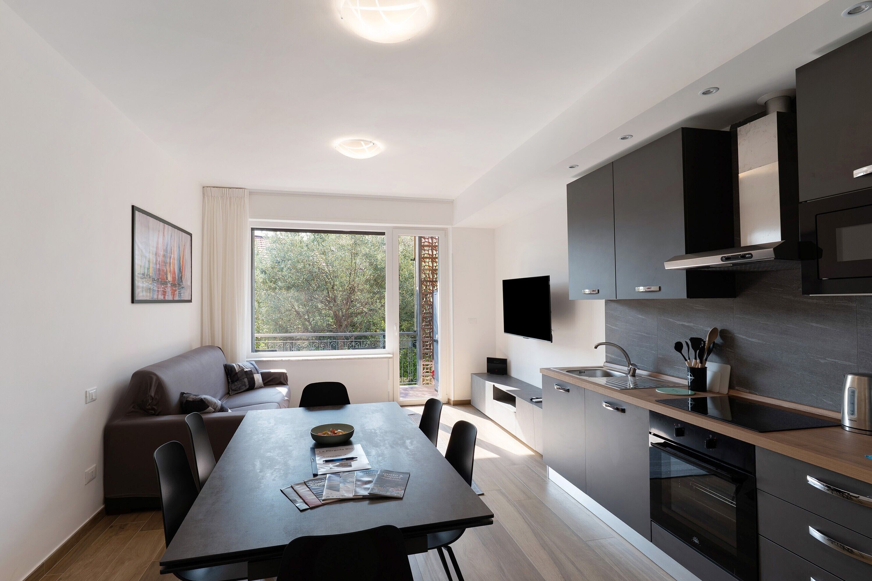 Kühlschrank, Mikrowelle, Ofen, Herdplatte