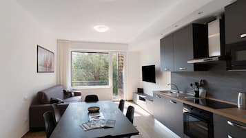 KĂŒhlschrank, Mikrowelle, Ofen, Herdplatte