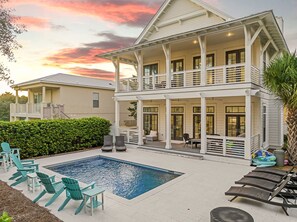 A heated pool - Double Trouble|Easy Beach Access|Private Pool & Golf Cart (Santa Rosa Beach)