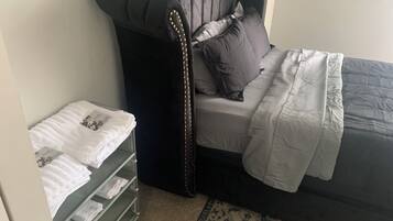 1 habitación, tabla de planchar con plancha y wifi