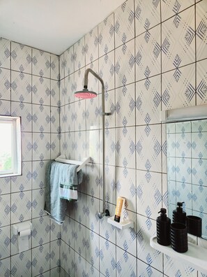 Bidet, håndklæder, Sæbe, Toiletpapir