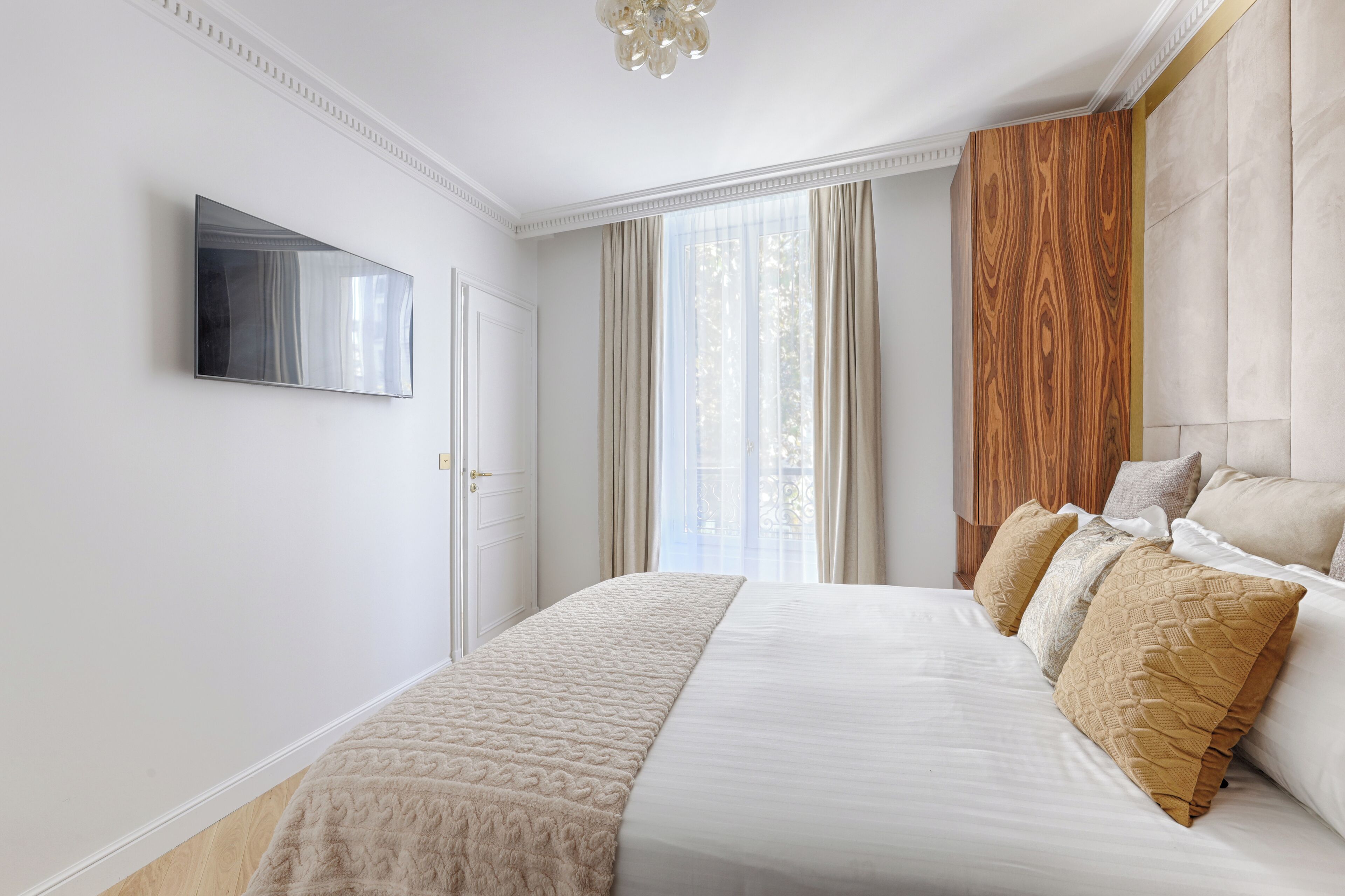 1 slaapkamer, een strijkplank/strijkijzer, wifi, beddengoed