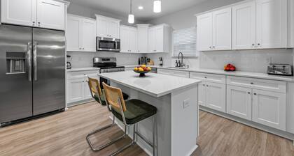 WOW! Charming Charlotte Home w/Hot Tub and Game Room!