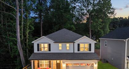WOW! Charming Charlotte Home w/Hot Tub and Game Room!