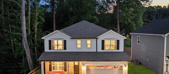 WOW! Charming Charlotte Home w/Hot Tub and Game Room!