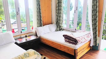 华丽四人房, 阳台, 山景 | 床单
