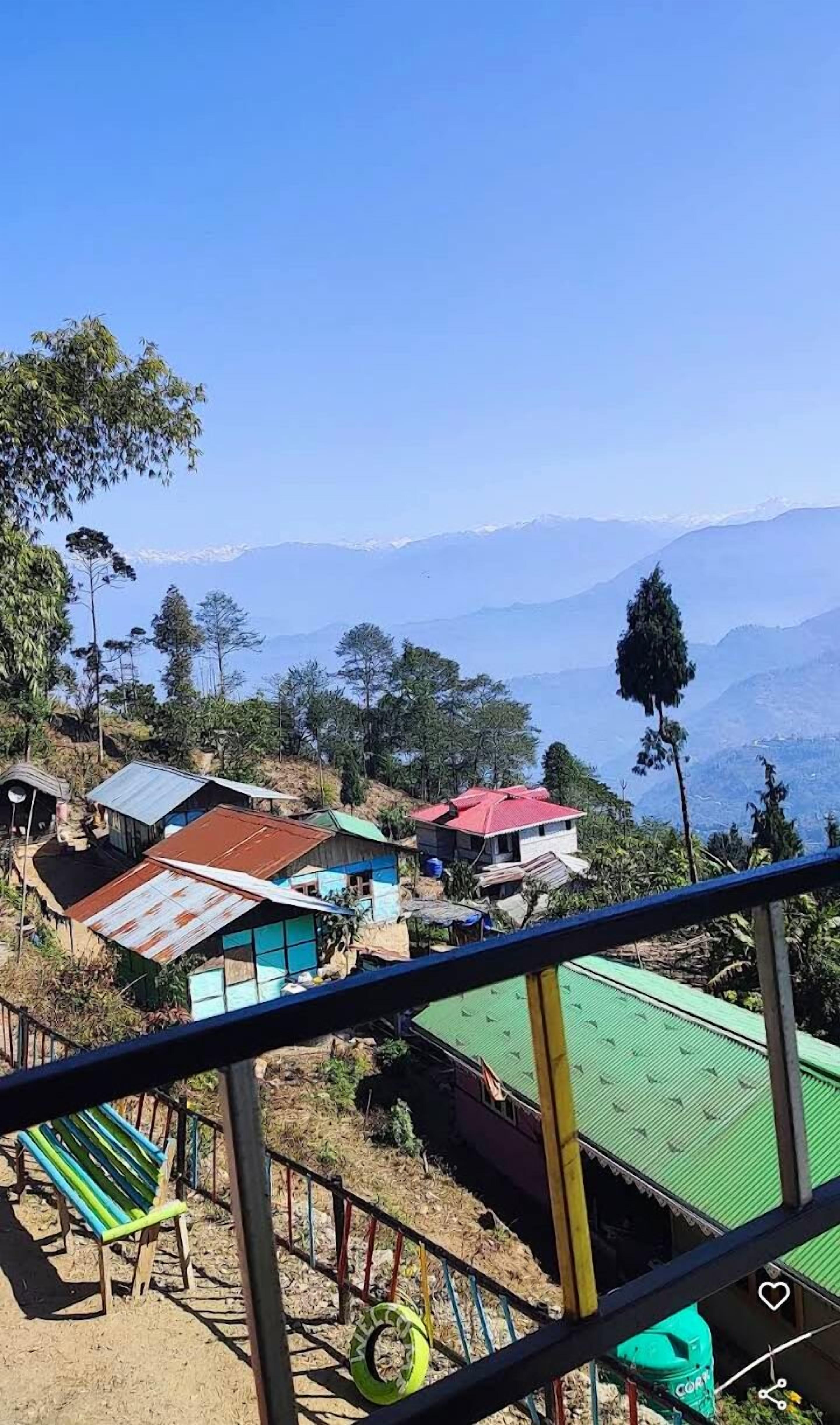 Deluxe-Vierbettzimmer, Balkon, Bergblick | Blick vom Balkon