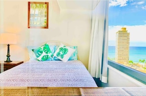 1 bedroom, WiFi, bed sheets - Waikiki Banyan Ocean View Apt - Free Parking (Honolulu)
