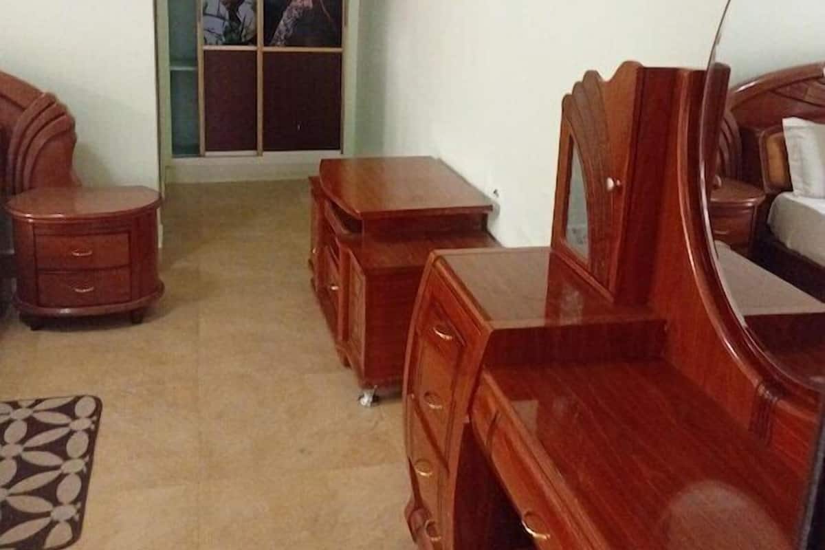 Deluxe Double Room, City View | Living area