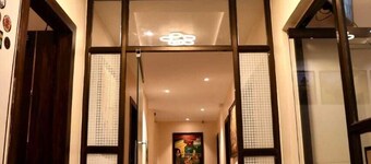 Regal Guest House by ROH