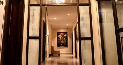 Regal Guest House by ROH