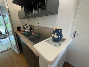 Micro-ondes, four, plaque de cuisson, lave-vaisselle