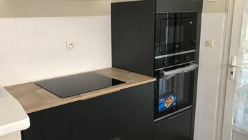 Micro-ondes, four, plaque de cuisson, lave-vaisselle