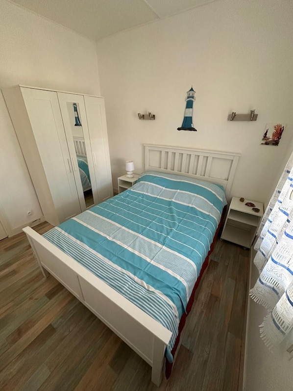 2 chambres, fer et planche à repasser, accès au Wi-Fi (inclus)