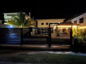 المنشأة من الخارج