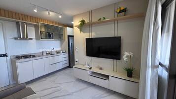 Deluxe Apartment, Beach View | Living area