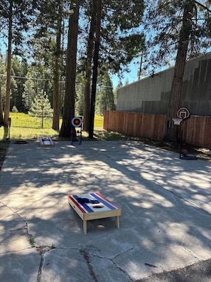 Property grounds - Remodeled Cabin on Large Flat Lot with Boat Large Parking Near Serene Meadow (Shaver Lake)