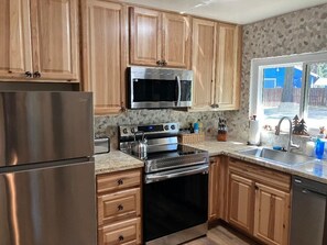 Refrigerador, microondas, horno, placa de cocina