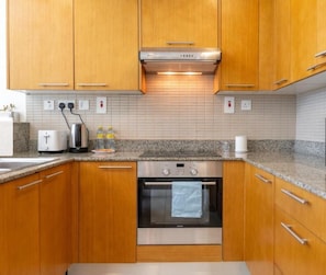 Micro-ondes, four, plaque de cuisson, lave-vaisselle