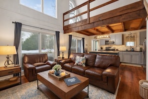 Fernseher, Kamin, Stereoanlage