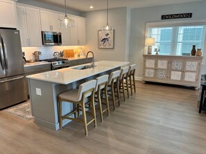 Fridge, microwave, oven, stovetop - 3-Bed/2.5-Bath Wildwood condo with WiFi, AC, near Beach/Boards/Bars Sleeps 10 (Wildwood)