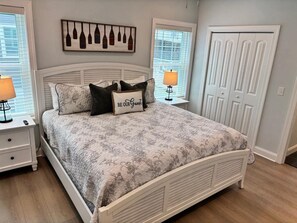 3 bedrooms, iron/ironing board, free WiFi - 3-Bed/2.5-Bath Wildwood condo with WiFi, AC, near Beach/Boards/Bars Sleeps 10 (Wildwood)