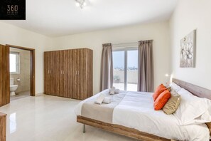 Schreibtisch, Bügeleisen/Bügelbrett, Reisekinderbett, kostenloses WLAN