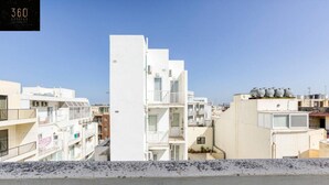 A residential area with modern white buildings, balconies, and a clear sky. - Spacious, comfortable 2BR home in Msida with WIFI (L-Imsida)