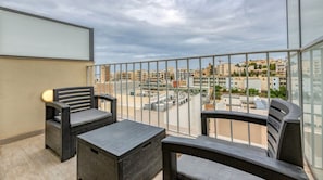 المنطقة المحيطة بالمنشأة