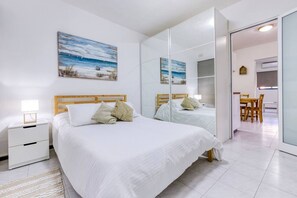 1 غرفة نوم ومكتب ومكواة/لوح كي وسرير سفر