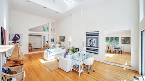 TV, fireplace - Bright & Modern East Hampton Retreat with Private Pool and Lush Yard (East Hampton)