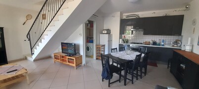 Wonderful large house for large groups 15' from the sea. Pets allowed.