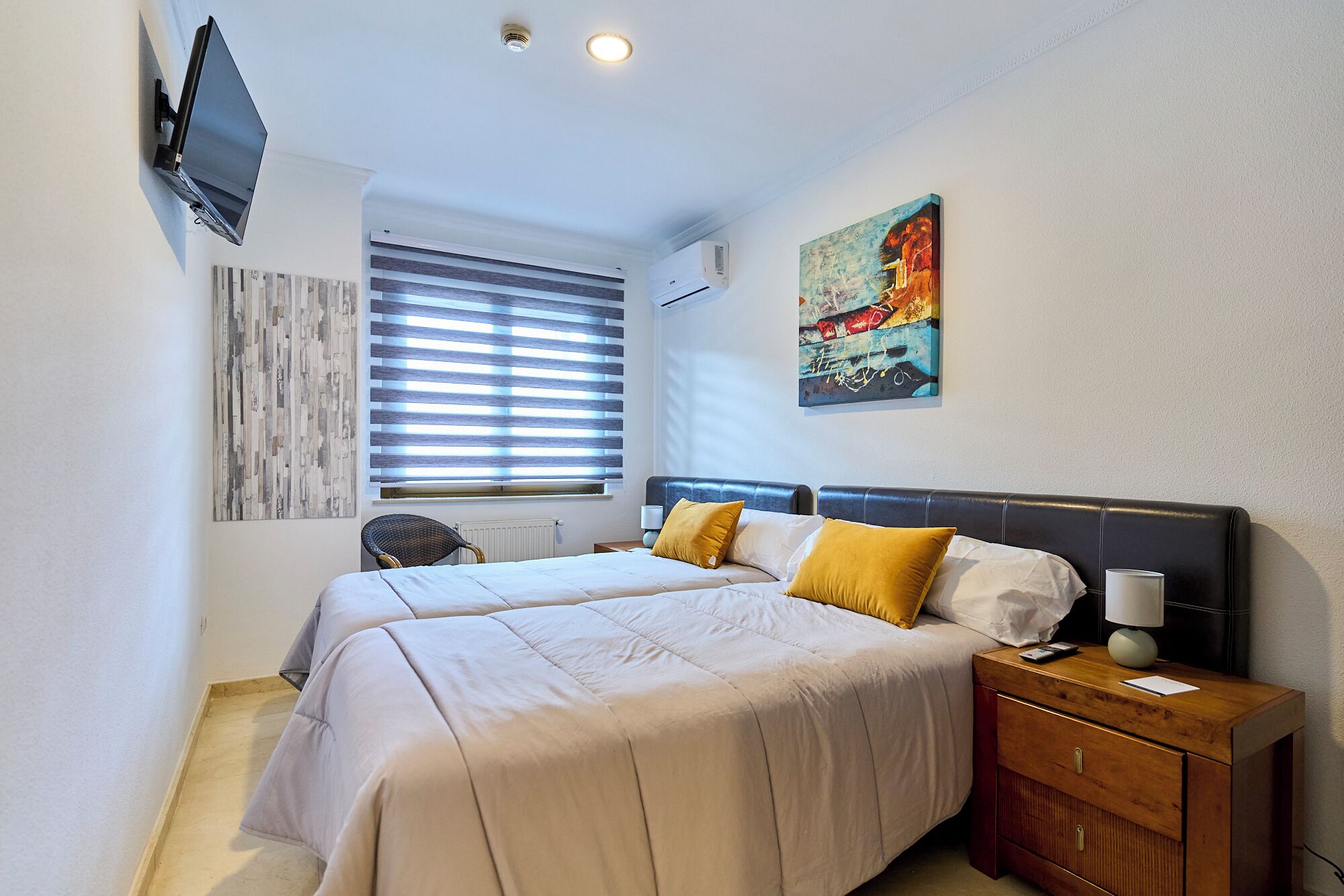 Twin kamer | Donsdekens, gratis babybedden, gratis wifi, beddengoed