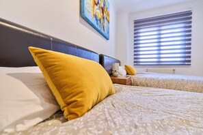 Quarto triplo standard, sacada, vista para a cidade | Wi-Fi de cortesia