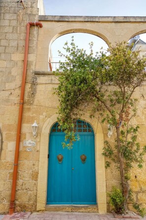Exterior detail - A lovely 4BR Townhouse in Central Gozo w/Pool (L-Għarb)