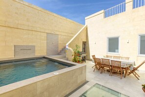 Pool - A 2BR farmhouse with private pool in Zebbug & BBQ (Iż-Żebbuġ)