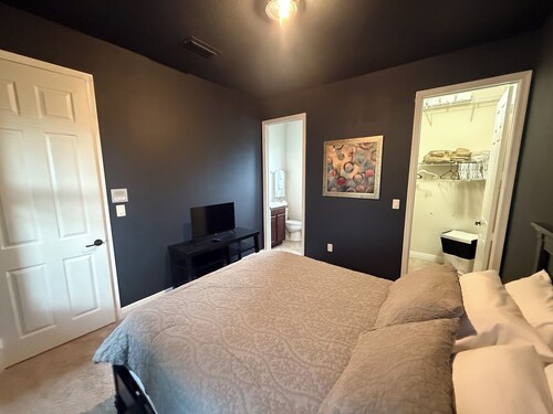 Charming 1-bedroom apartment with WiFi in the amazing Town of Ave Maria.