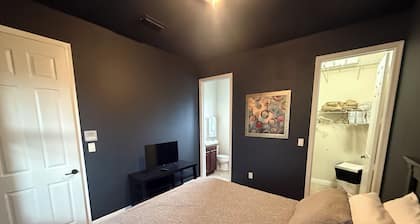 Charming 1-bedroom apartment with WiFi in the amazing Town of Ave Maria.