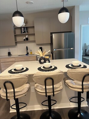 Micro-ondas, fogão, cooktop, lava-louças