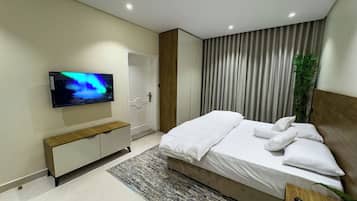 Skrivebord, arbejdsområde til bærbare computere, mørklægningsgardiner