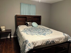 4 habitaciones, tabla de planchar con plancha, wifi y ropa de cama