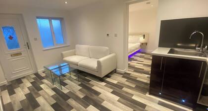 Stunning Truro 1-bed - Sleeps 2 & Parking