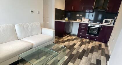 Stunning Truro 1-bed - Sleeps 2 & Parking