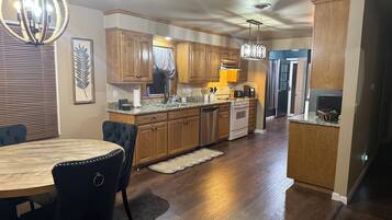 Microonde, forno, piano cottura, lavastoviglie