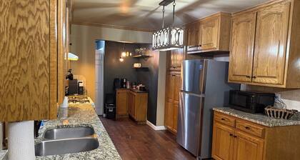 Welcoming 2-bedroom house with HVAC in Clarendon with large lot and court yard