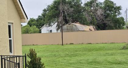 Welcoming 2-bedroom house with HVAC in Clarendon with large lot and court yard