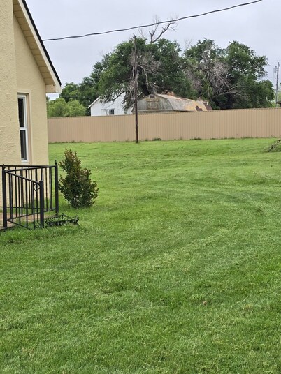 Welcoming 2-bedroom house with HVAC in  Clarendon with large lot and court yard