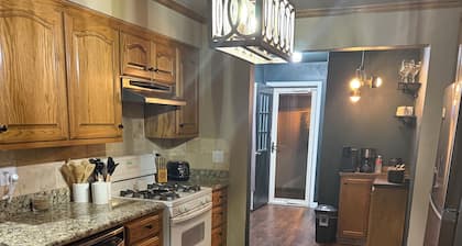 Welcoming 2-bedroom house with HVAC in Clarendon with large lot and court yard