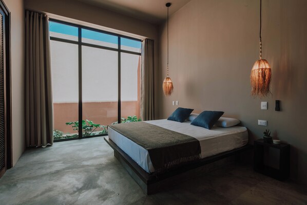 Vila luxo, 1 cama Queen, vista para a piscina | Cofres nos quartos, Wi-Fi de cortesia