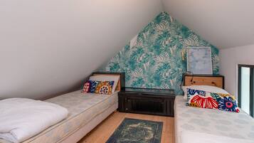 4 bedrooms, iron/ironing board, WiFi